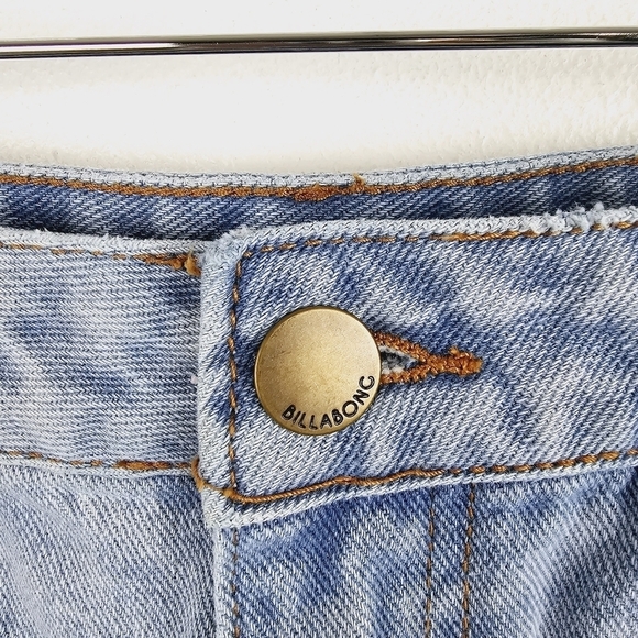 Billabong Distressed High Rise Denim Jean Shorts, size 30 - Picture 6 of 10